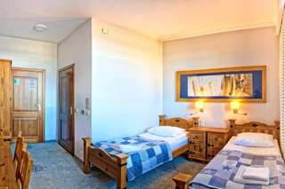 Отель Hotel Joseph Conrad Пиш Двухместный номер с 2 отдельными кроватями и видом на озеро-7